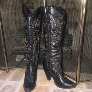 Country fashionable boots not leather